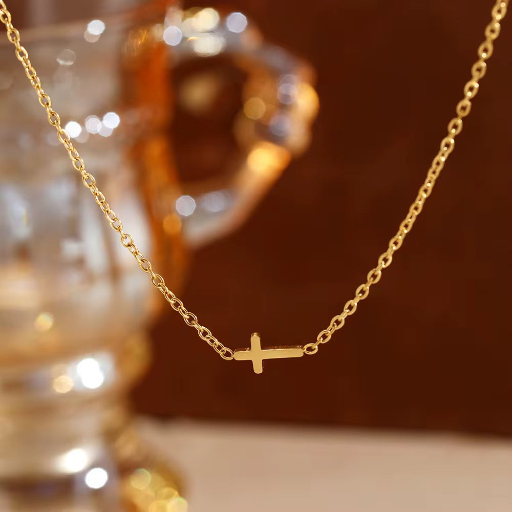 Necklace Cruz - Acero Inoxidable con baño en oro 18k